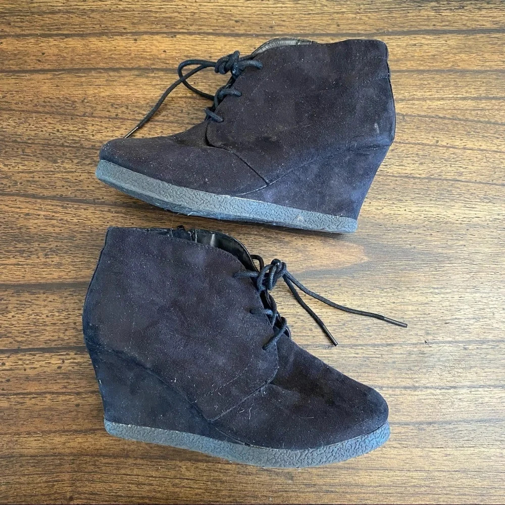 Black Velvet Wedge Booties sz 6.5 - Picture 2 of 6